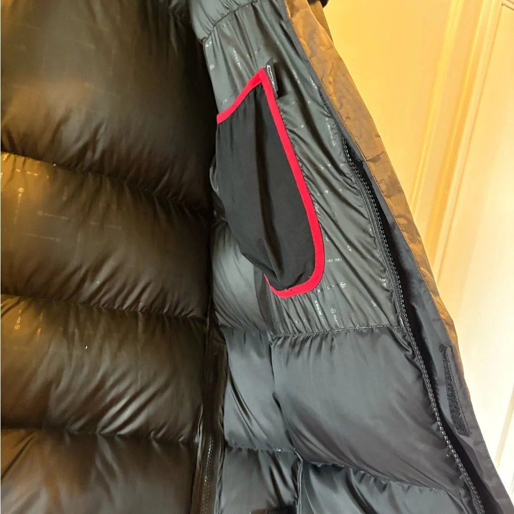 The North Face Men's Black Puffer Coat - Picture 5 of 9